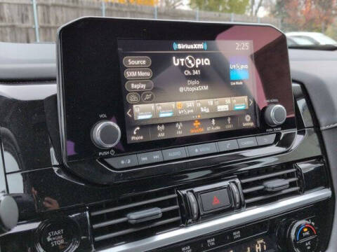 2025 Nissan Pathfinder SV