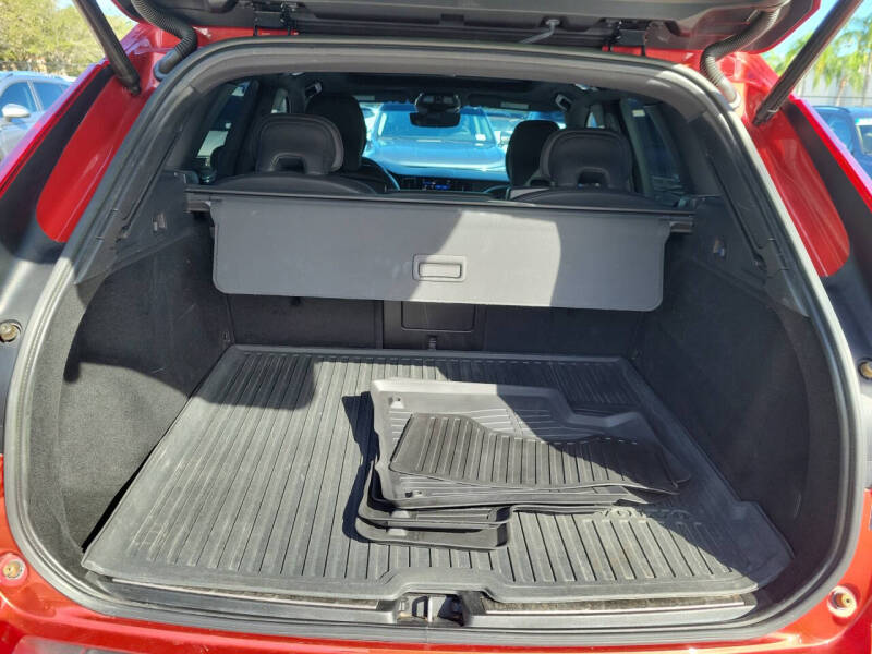 2022 Volvo XC60 B5 R-Design