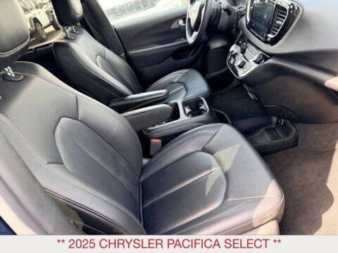 2025 Chrysler Pacifica Select