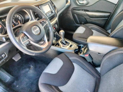 2016 Jeep Cherokee Sport