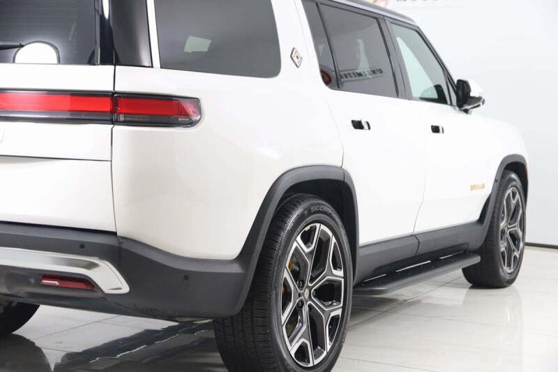 2022 Rivian R1S Launch Edition