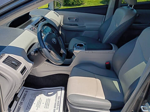 2015 Toyota Prius v Five