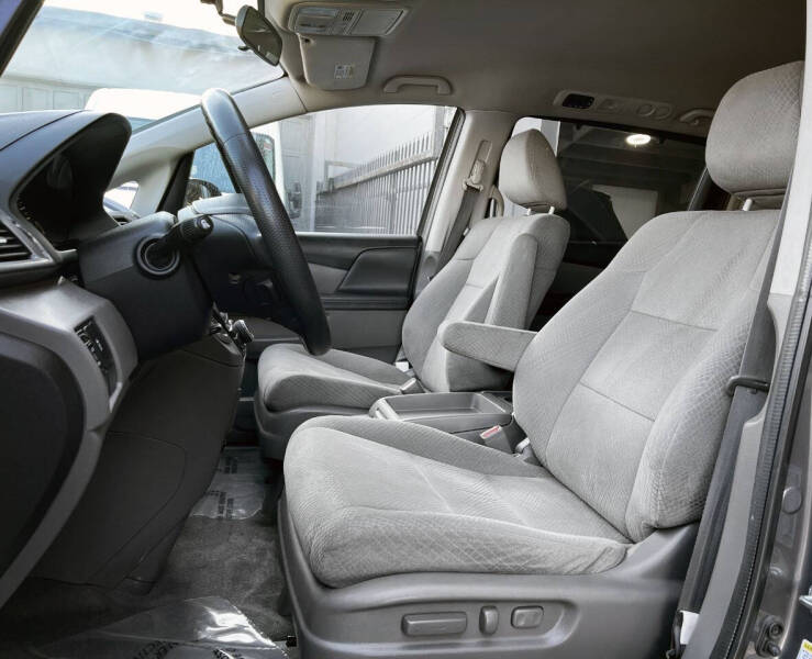 2015 Honda Odyssey EX photo 13