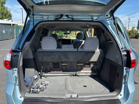 2017 Toyota Sienna LE Mobility 7-Passenger
