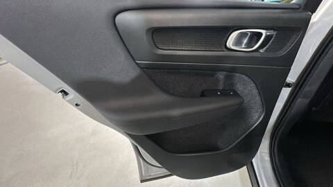2024 Volvo XC40 B5 Plus Dark Theme