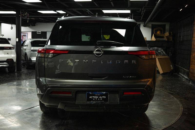 2024 Nissan Pathfinder SV