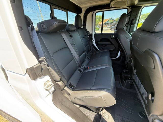 2026 Jeep Gladiator Sahara