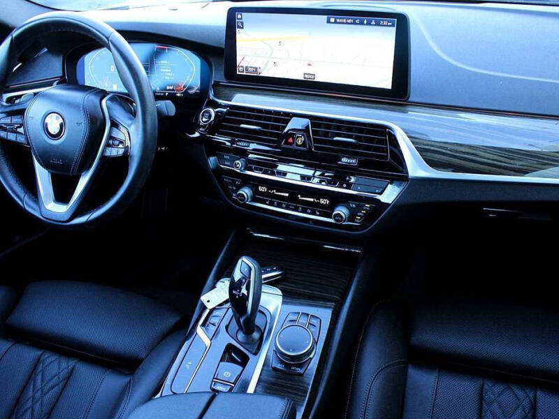 2022 BMW 5 Series 530i