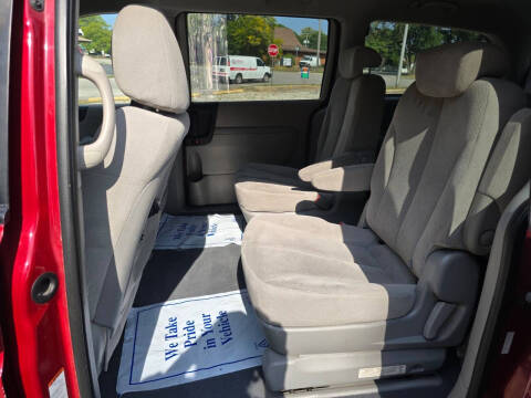 2008 Hyundai Entourage GLS