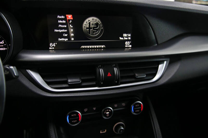 2018 Alfa Romeo Stelvio Sport