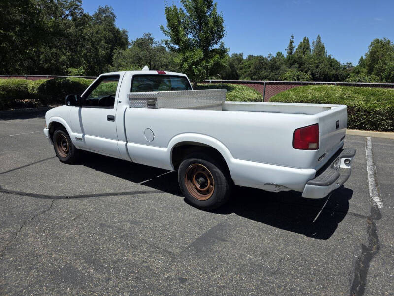 2000 Chevrolet S-10 LS