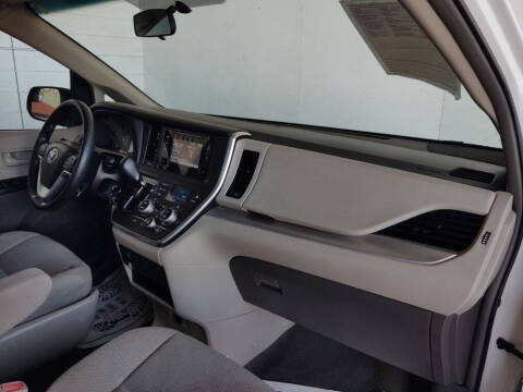 2017 Toyota Sienna L 7-Passenger