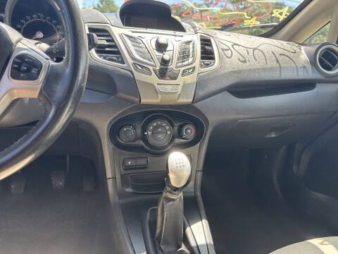 2011 Ford Fiesta SES