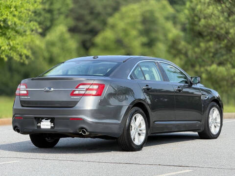 2016 Ford Taurus SE