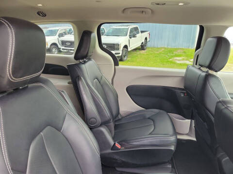 2024 Chrysler Pacifica Plug-In Hybrid Select