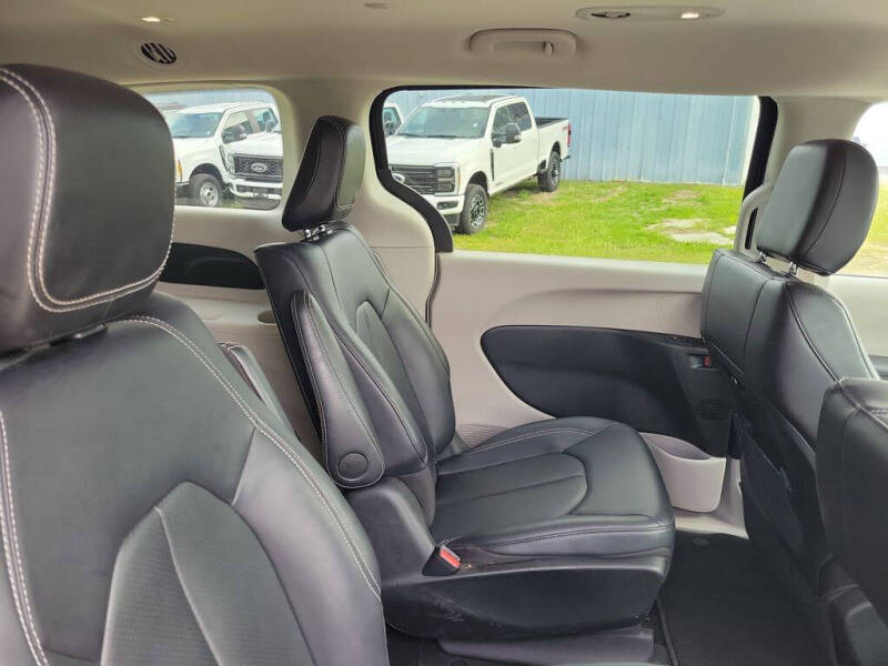 2024 Chrysler Pacifica Plug-In Hybrid Select