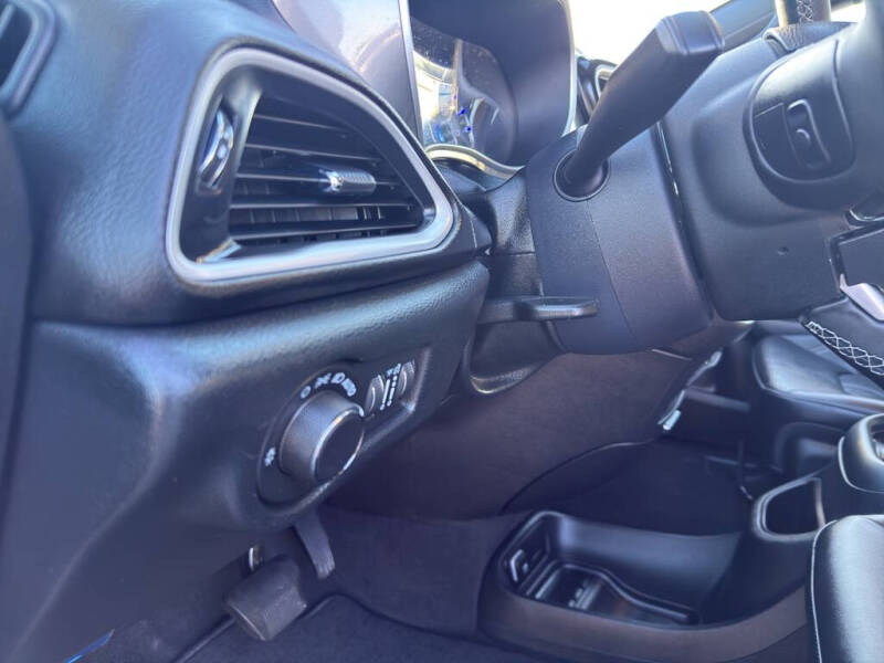 2025 Chrysler Voyager LX