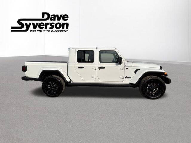 2025 Jeep Gladiator NightHawk