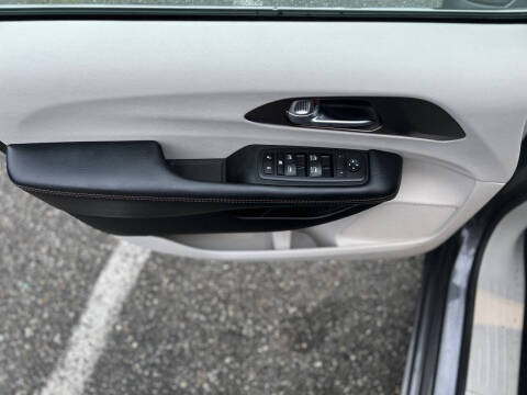 2017 Chrysler Pacifica Touring