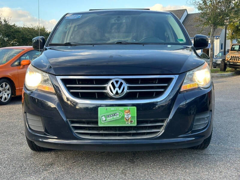2011 Volkswagen Routan SE