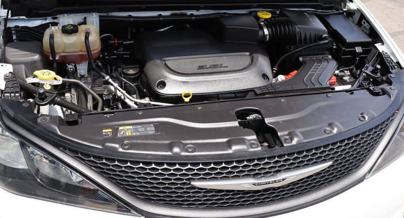 2023 Chrysler Voyager LX