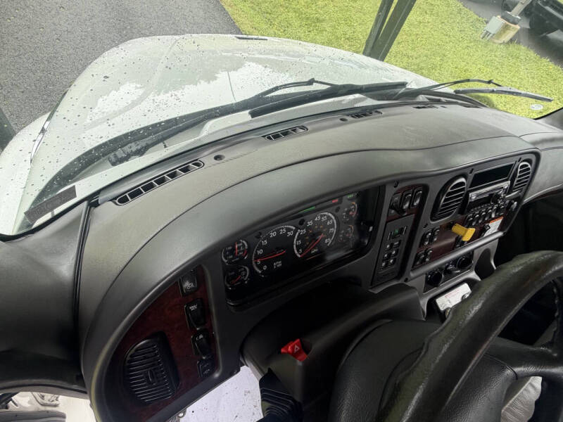 2019 Freightliner Business class M2