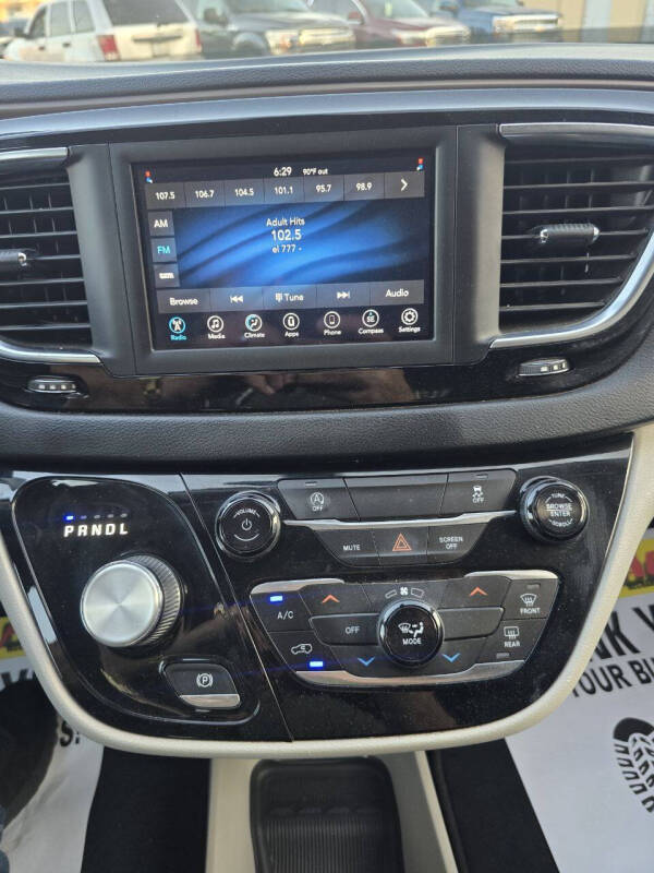 2020 Chrysler Voyager LXi