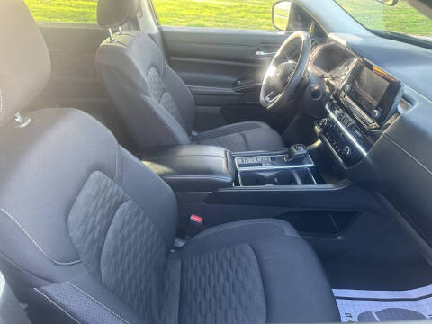 2022 Nissan Pathfinder S