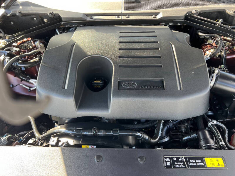 2023 Land Rover Defender 130 SE