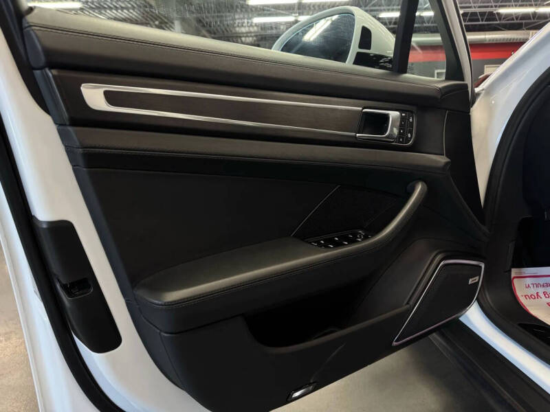 2023 Porsche Panamera 4 E-Hybrid Platinum Edition