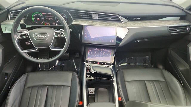 2022 Audi e-tron quattro Premium Plus