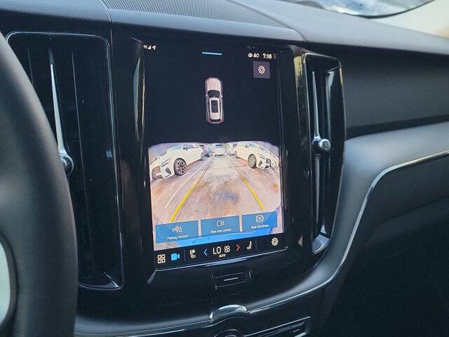 2024 Volvo XC60 B5 Core Dark Theme