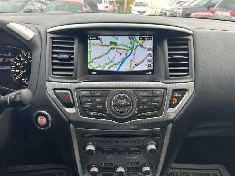 2017 Nissan Pathfinder SL