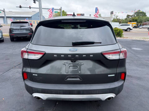 2020 Ford Escape SE