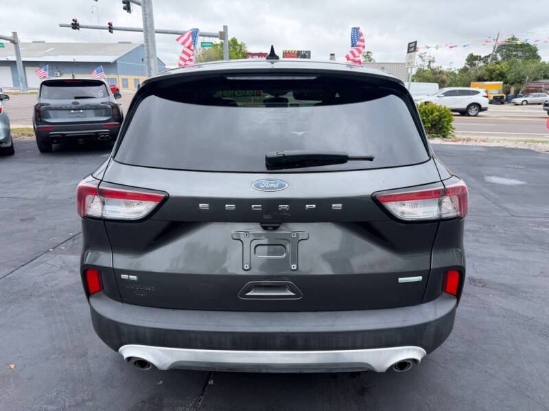 2020 Ford Escape SE