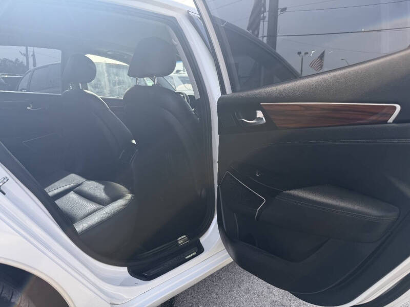 2017 Kia Cadenza Technology
