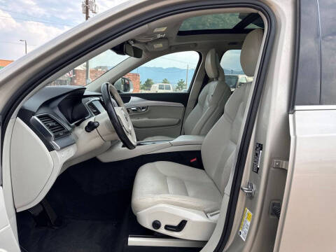 2016 Volvo XC90 T5 Momentum