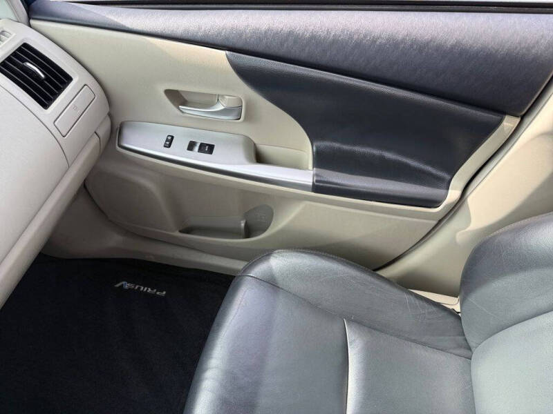 2013 Toyota Prius v