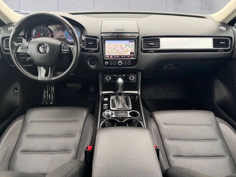 2017 Volkswagen Touareg V6 Sport