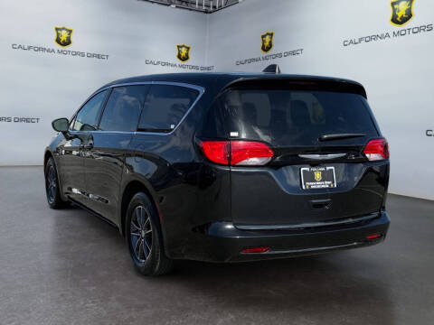 2022 Chrysler Voyager LX