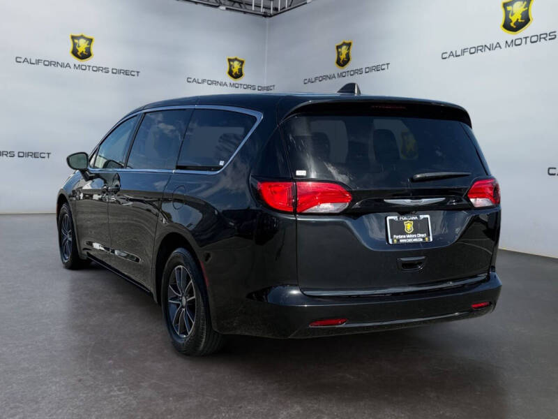 2022 Chrysler Voyager LX