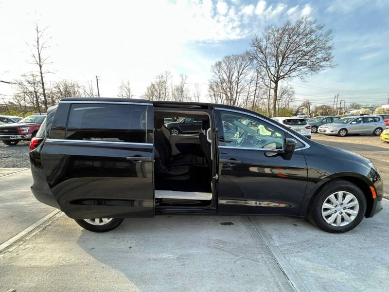 2021 Chrysler Voyager L