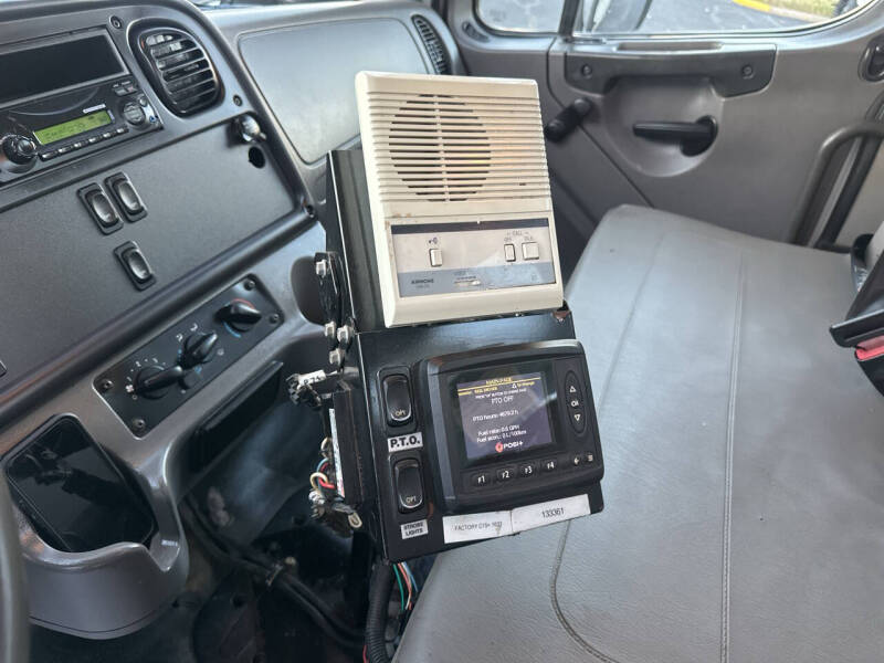 2015 Freightliner M2 106