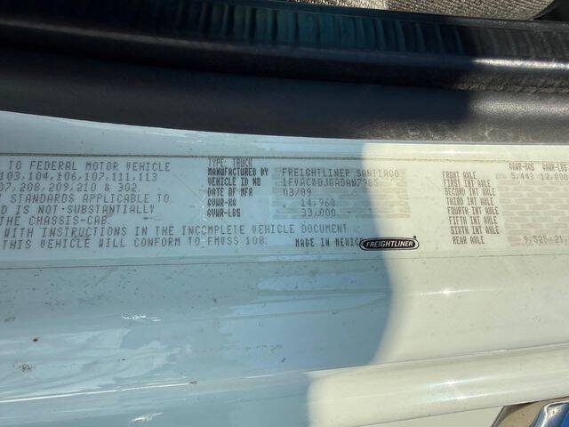 2010 Freightliner M2 106
