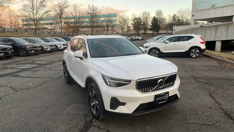 2025 Volvo XC40 B5 Core Bright Theme