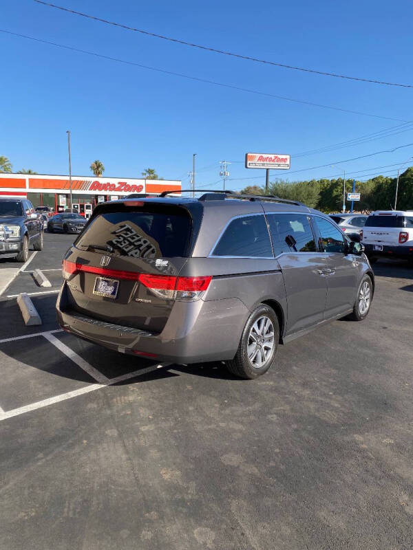 2016 Honda Odyssey Touring photo 2