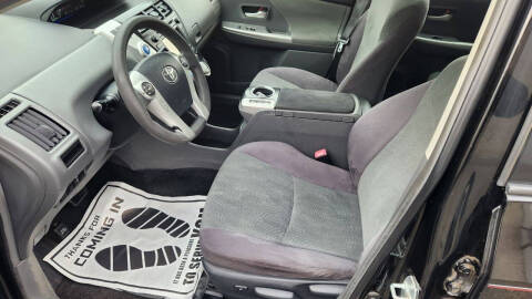 2013 Toyota Prius v Two