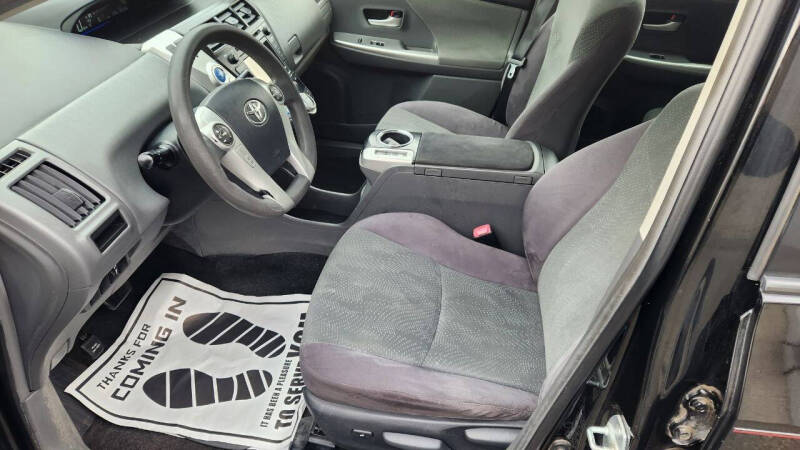 2013 Toyota Prius v Two