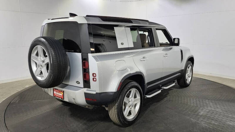 2020 Land Rover Defender 110 SE