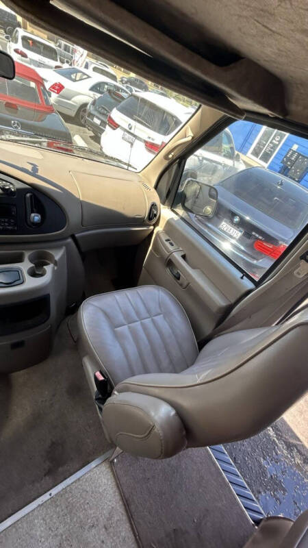 2002 Ford E-Series E-250 SD